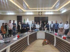 با حضور کارشناسان فضای سبز استان یزد؛ کشت گیاهان مثمر یا غیر مثمر در فضای سبز مورد بررسی قرار گرفت.